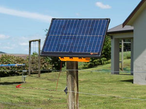 Gallagher S400 Solar Energizer with Internal Battery